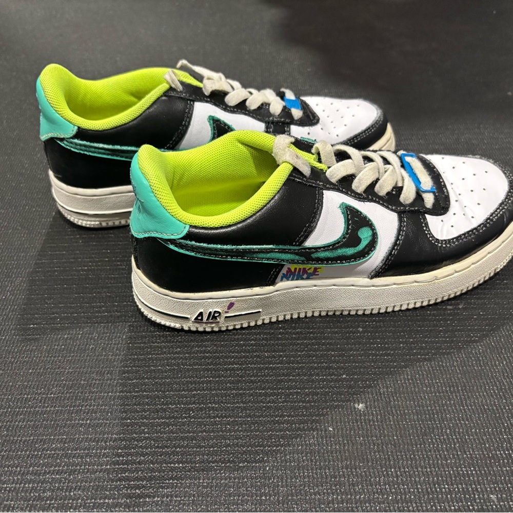 Nike air size 4Y shoes